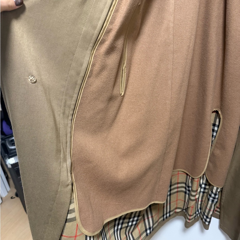 Men's Burberry Tan Trench Coat in Wool - Picture 6 of 9